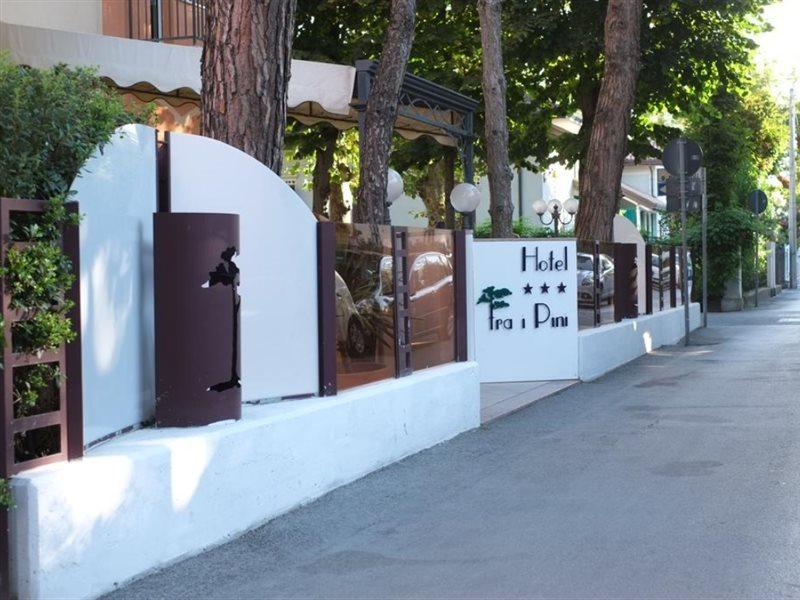 Hotel Fra I Pini Римини Екстериор снимка