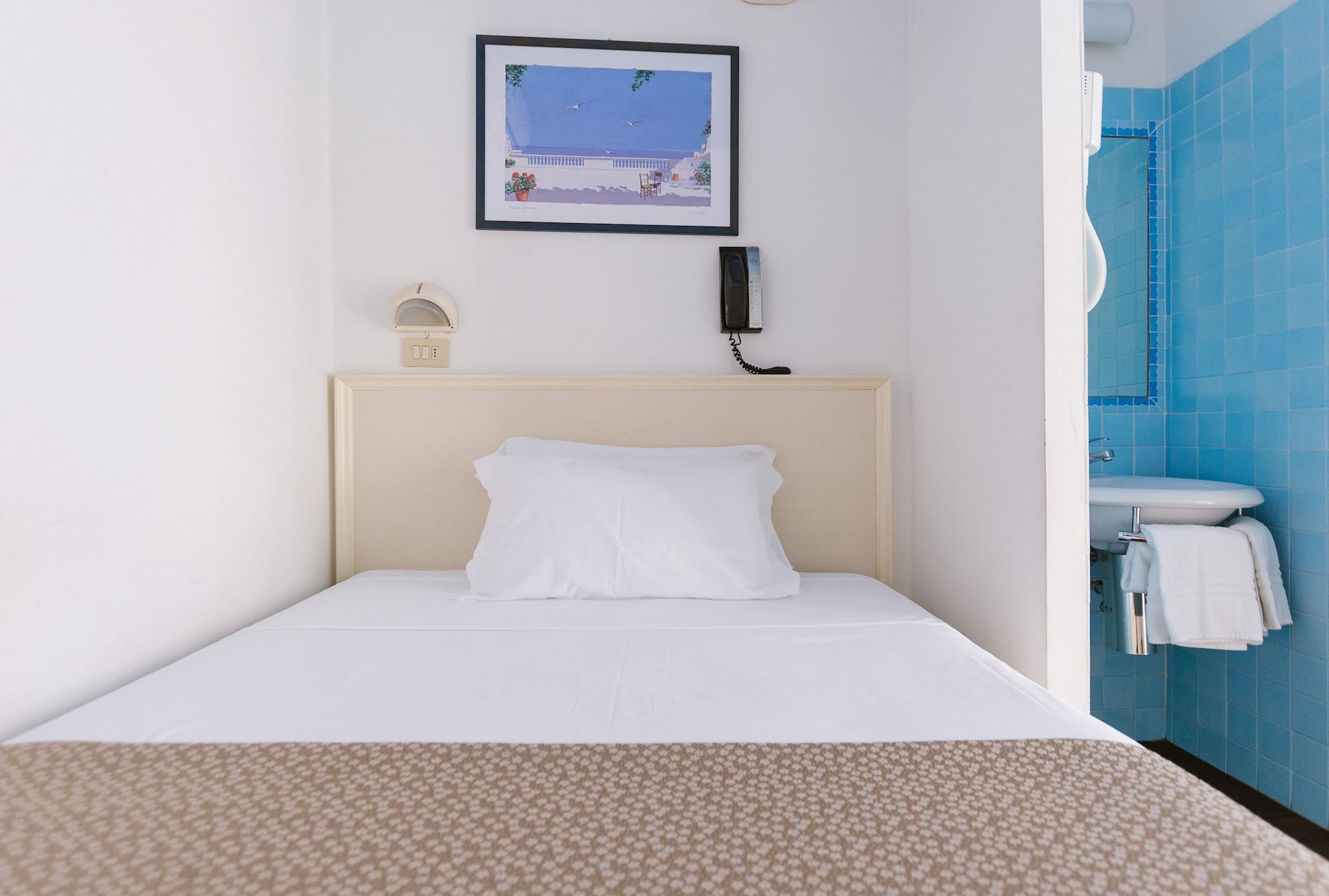 Hotel Fra I Pini Римини Екстериор снимка