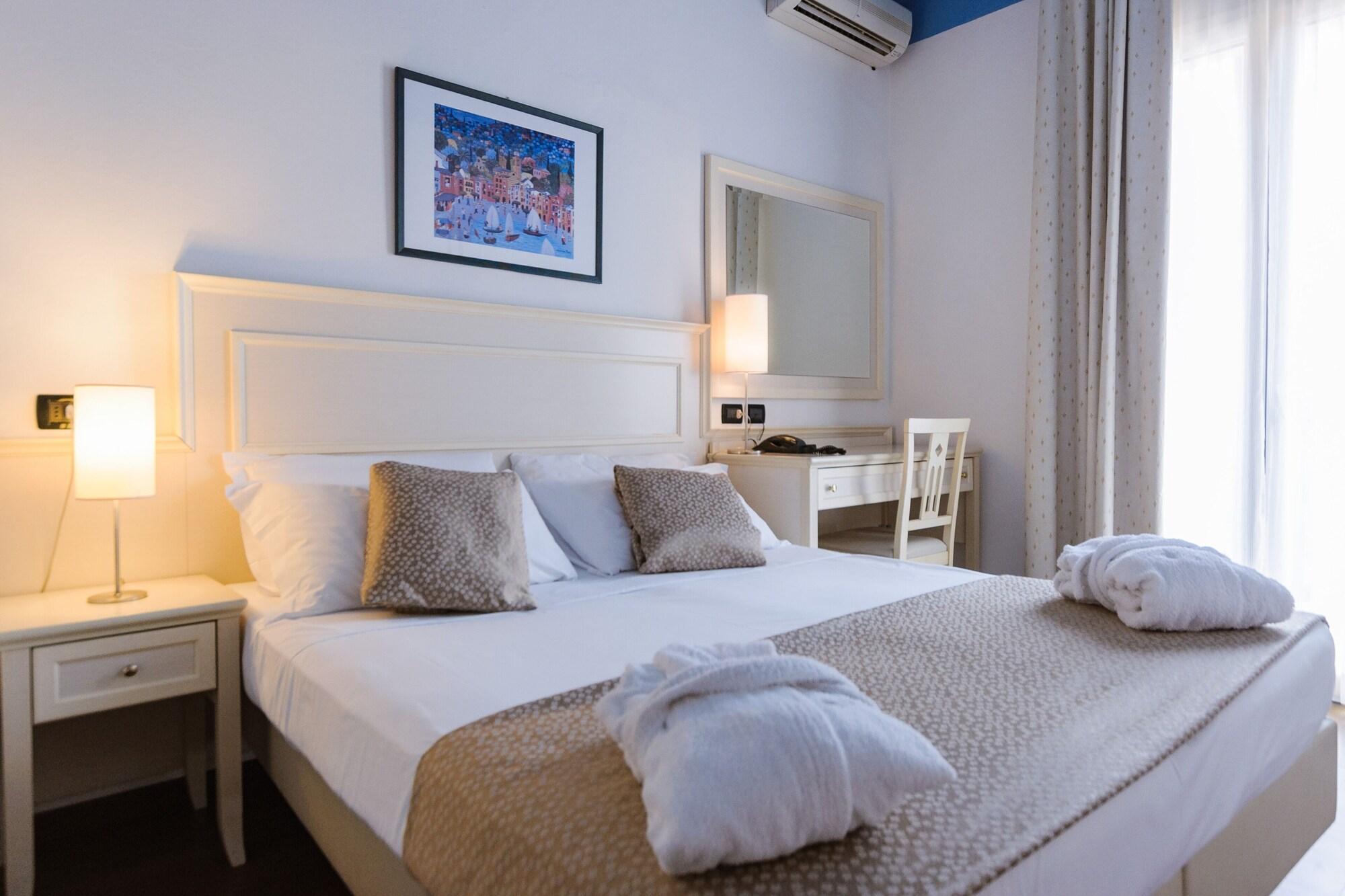 Hotel Fra I Pini Римини Екстериор снимка