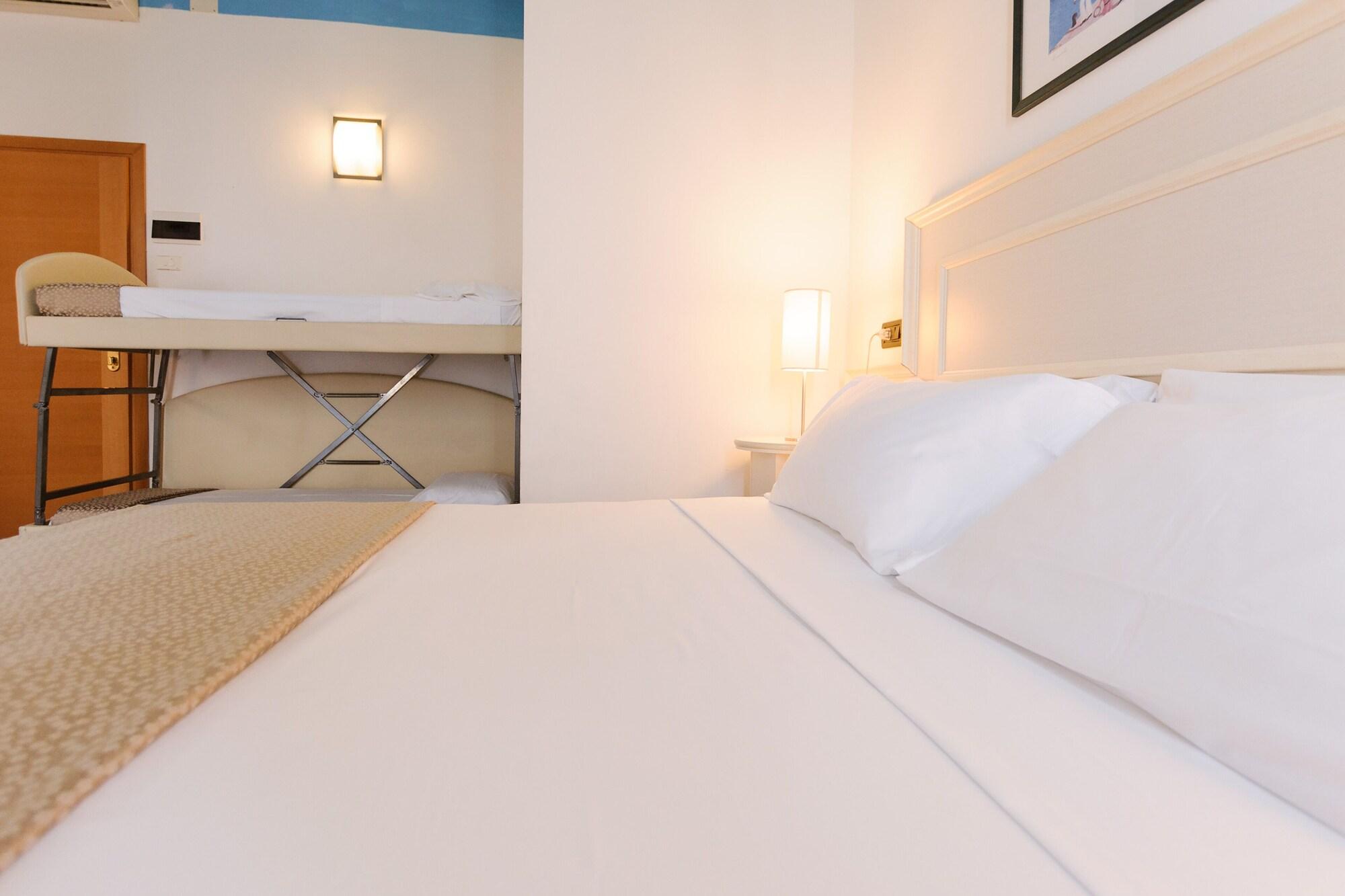 Hotel Fra I Pini Римини Екстериор снимка