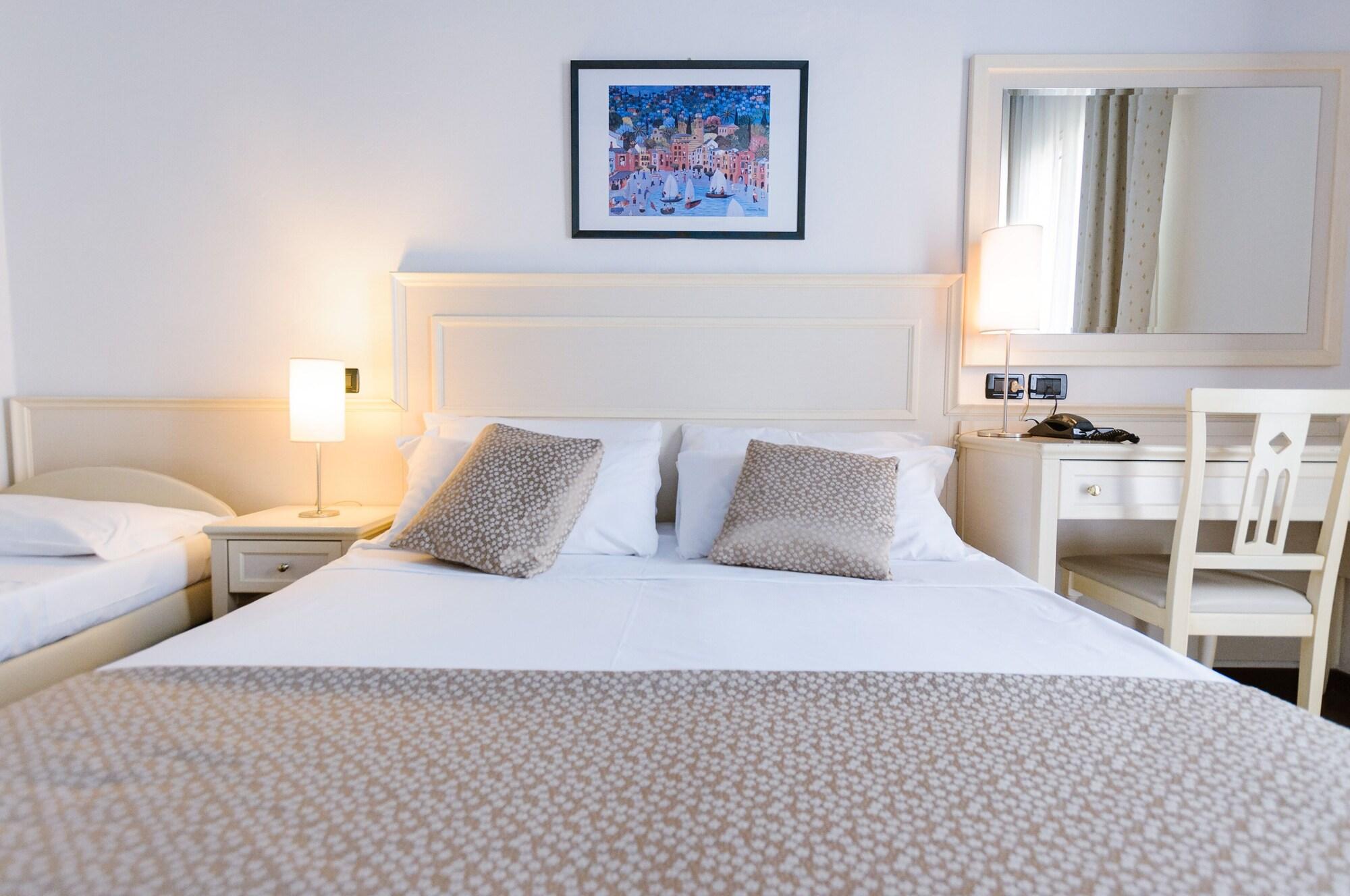 Hotel Fra I Pini Римини Екстериор снимка