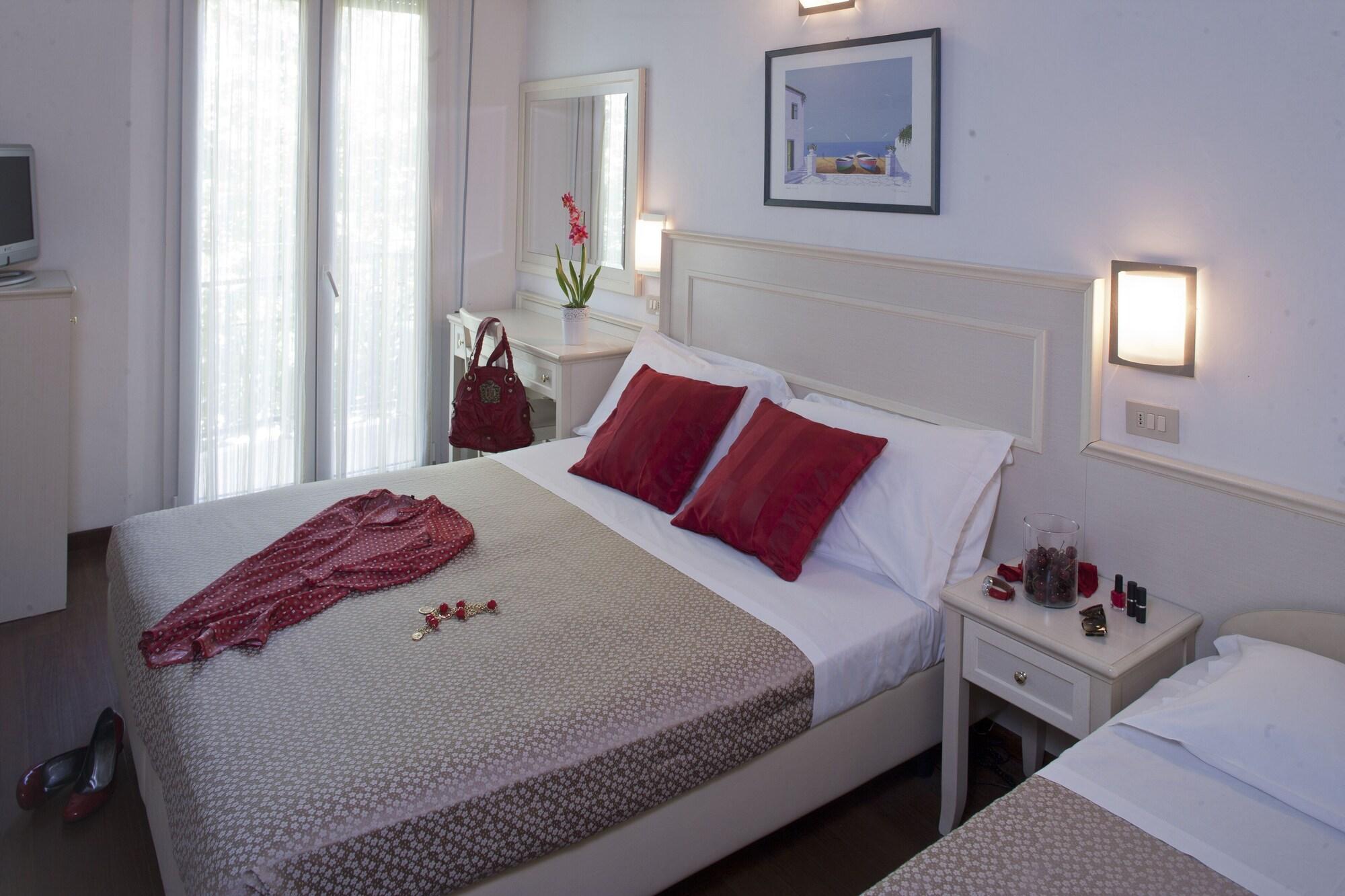 Hotel Fra I Pini Римини Екстериор снимка