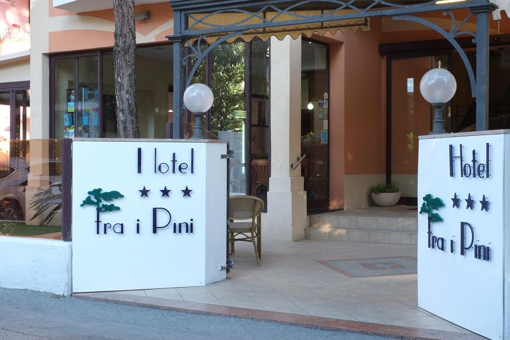 Hotel Fra I Pini Римини Екстериор снимка