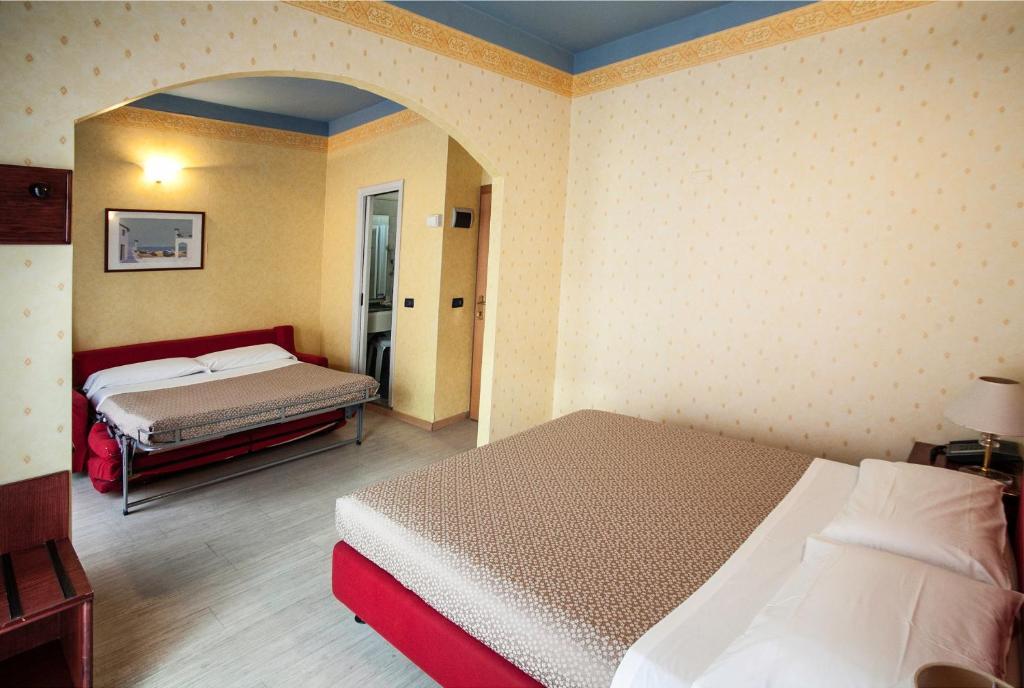 Hotel Fra I Pini Римини Екстериор снимка