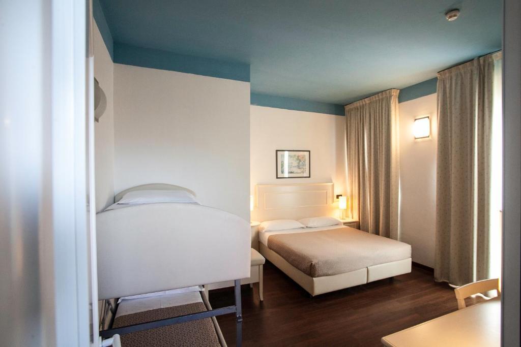 Hotel Fra I Pini Римини Екстериор снимка