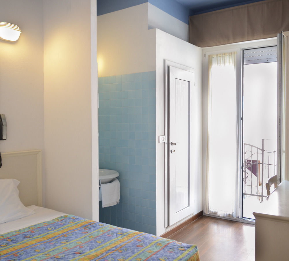 Hotel Fra I Pini Римини Екстериор снимка